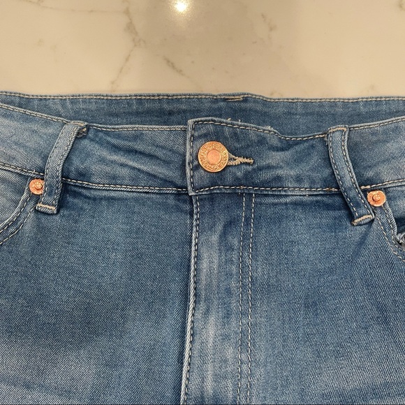 Amazon distressed cut off Jean shorts - Picture 5 of 13